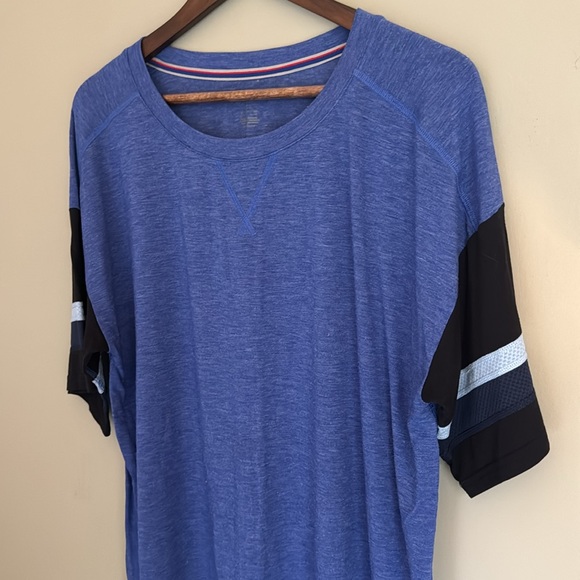 Champion Authentic Athleticwear - Perfect Condition - Picture 2 of 6